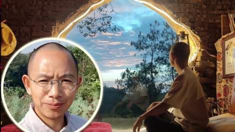 Dörd ildir mağarada yaşayır, evlənməkdən və işləməkdən imtina edir