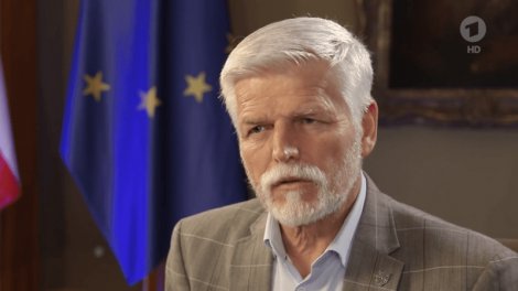 Çexiya prezidentindən Trampa: "Bizi uçurumdan itələməyin"