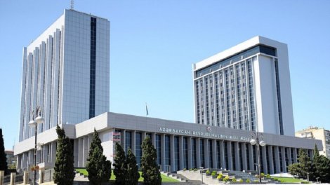 Milli Məclisə məxsus maşınlar neçəyə satılıb?