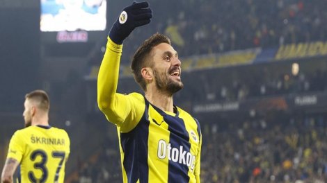 "Qarabağ" "Fənərbağça"dan ayrılan məşhur futbolçu ilə maraqlanır