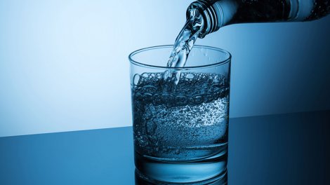 Bu şəxslər mineral süfrə suyu içməməlidir