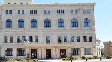 Konstitusiya Məhkəməsinə məxsus 8 maşın hərracda satılacaq