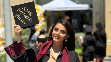 Azərbaycanlı müğənni məzun oldu - FOTO