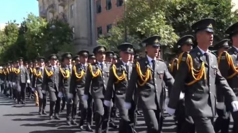 Bakıda hərbçilərin yürüşü keçirilir - CANLI