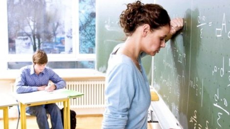 Ekspertlərin "savadsız müəllim" davası - Haqlı kimdir?