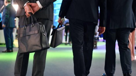 Bakıda biznesmen dostunu tanışları ilə birlikdə izlədi, blokda isə... - TƏFƏRRÜAT