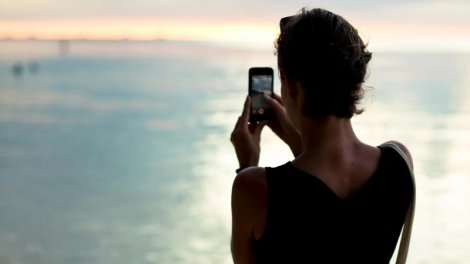 Telefon suya düşdükdə nə etmək lazımdır? - Ekspertlərin tövsiyələri
