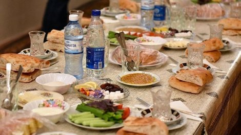 Daha bir rayonda yas mərasimlərində yemək verilməsi dayandırıldı