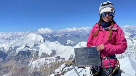 Rusiyalı alpinist 4 il əvvəl həyat yoldaşının öldüyü yüksəklikdə vəfat etdi