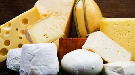 Ağ pendir, yoxsa sarı pendir faydalıdır ?
