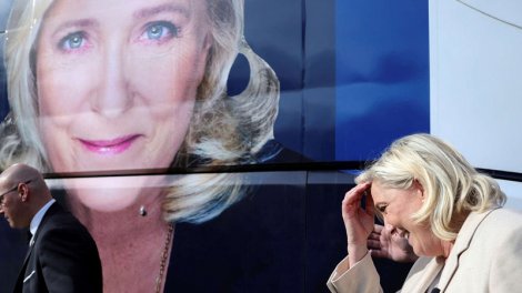 KİV: Le Pen Fransanın baş nazirinin istefa qərarında əsas rol oynayıb