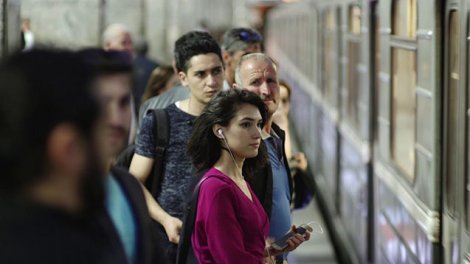 Metroda interval 1 dəqiqə 45 saniyəyə endirildi - İlk dəfə
