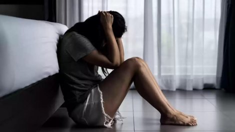 Depressiyaya düşən insanı ilk addımda necə yönləndirmək lazımdır?