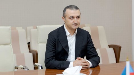 Həkim kimi adı siyahıda olmadı - Bu yola əl atdı
