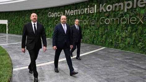 Prezident Vətən müharibəsi şəhidlərinin xatirəsini yad etdi - FOTO