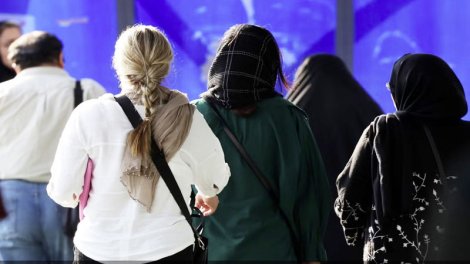 İranlı milyonçu qadın Bakıda aldadılıb - "3 milyonumu mənimsəyiblər"