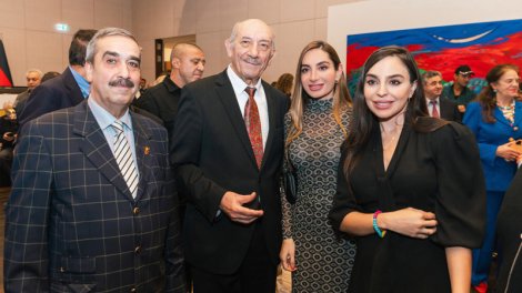 Leyla Əliyeva və Arzu Əliyeva Berlində MAMA "Ana təbiət" sərgisinin açılışında iştirak etdi - FOTO