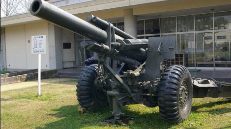 Ukrayna artilleriyaçıları cəbhədə 1944-cü ilə aid nadir haubitsa ilə görüntüləndi