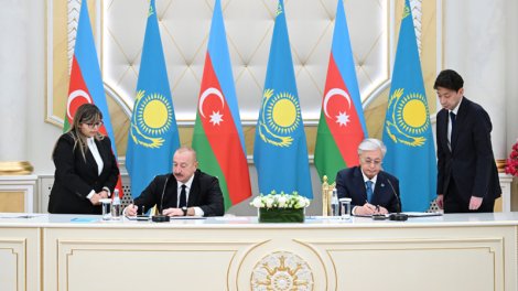 Azərbaycan-Qazaxıstan sənədləri mübadilə olundu - FOTO