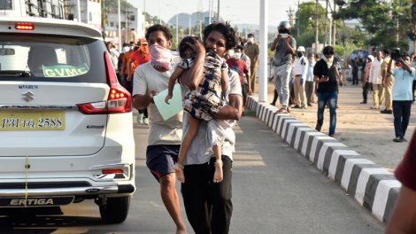 Hindistan polisi aktyorluq studiyasında girov saxlanılan 17 uşağı azad etdi