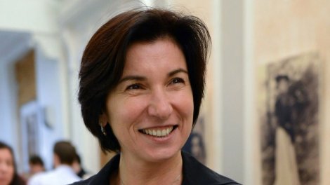 Putin İradə Zeynalovaya fövqəladə və səlahiyyətli səfir rütbəsi verdi