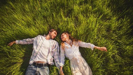 Kişi psixologiyası: Sizi hələ də sizi ürəkdən sevirsə, bu 11 davranışla bunu göstərir