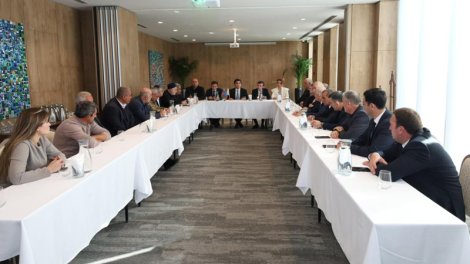 Ağdam şəhərində Zəfər Günü ilə əlaqədar dəyirmi masa keçirildi