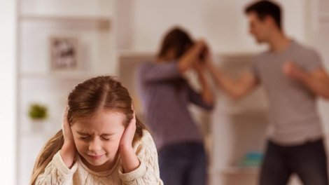 Uşağa görə boşanmamaq: Valideynlərin həqiqəti, yoxsa travma?