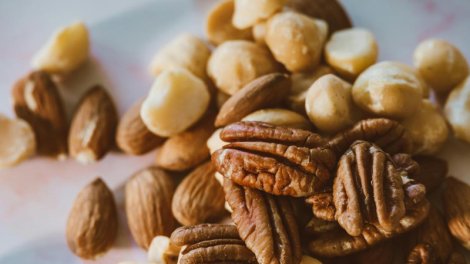 Ürək sağlamlığı üçün nə faydalıdır: Alimlər hansı qoz-fındıqları yeməyi məsləhət gördü