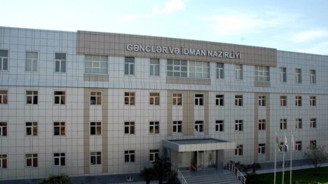 Nazirliyə məxsus iki lyuks avtomobil hərraca çıxarılır