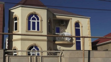 "Soruşun, görün, vergi ödəyir?!" - Ev sahibi ustanı işlədib, pulunu vermədi