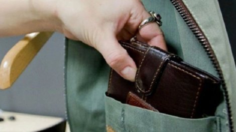 Bakıda gündüz saatlarında talama hadisəsi: İki qız bir oğlan saxlanıldı