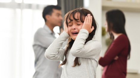 Anasına qarşı törədilən zorakılığa şahid olmuş qızları gələcəkdə nə gözləyir?