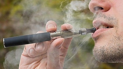 Son zamanların dəbi: Elektron, yoxsa adi siqaret zərərlidir?