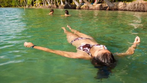 Cənnət əvəzinə cəhənnəm: Turist populyar ölkəyə səfərlərdən çəkinməyə çağırdı