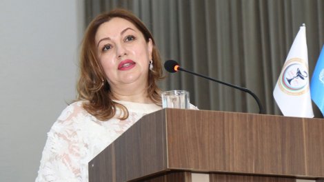 Bu həkimlər işləyə bilmək üçün rüşvət verib - Siyahı və məbləğ
