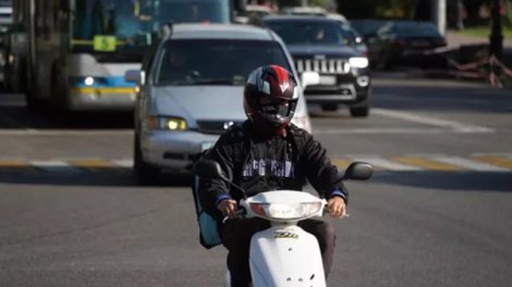 Ona irad bildirən qadını itələyib qaçdı, həbs olundu