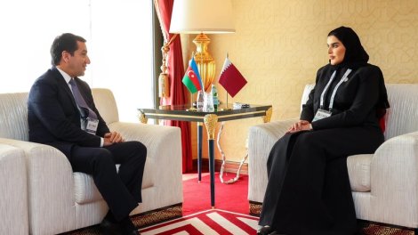 Hikmət Hacıyev Qətərin dövlət naziri ilə görüşdü