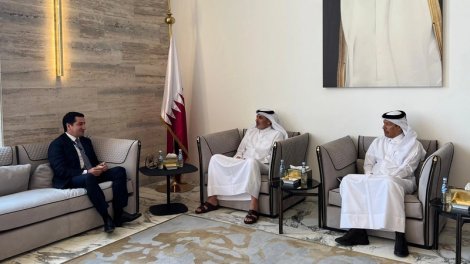 Hikmət Hacıyev Qətər Əmirinin milli təhlükəsizlik üzrə müşaviri ilə görüşdü