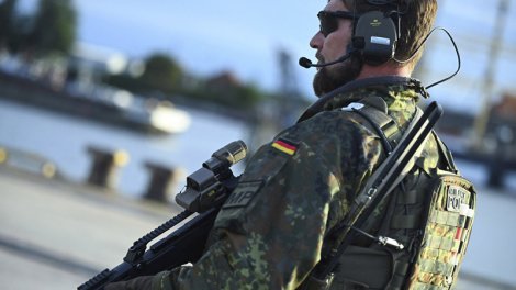 Almaniya 1 milyard avroya 100 min gecə görmə cihazı alacaq