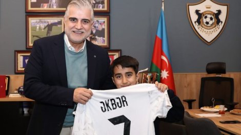 “Qarabağ”ın prezidenti sığınacaqdakı azarkeşlə görüşdü