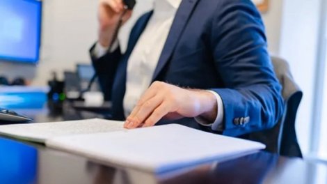 131 min manat mənimsəyən direktor: "Özümə əlavə dərs saatları yazdırdım"