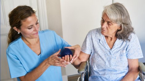 İnsultdan kim daha gec sağalır: Qadınlar, yoxsa kişilər?