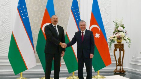 Şavkat Mirziyoyev Prezident İlham Əliyevi təbrik etdi