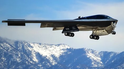 Pişik kimi sudan qorxur: B-2 yağışda uçmaqda niyə çətinlik çəkir?