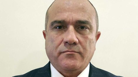 Yeni başçı müavinini işdən çıxardı