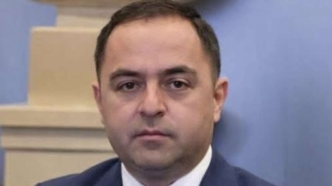 Dünən işdən çıxarılan rəisə yeni vəzifə verildi