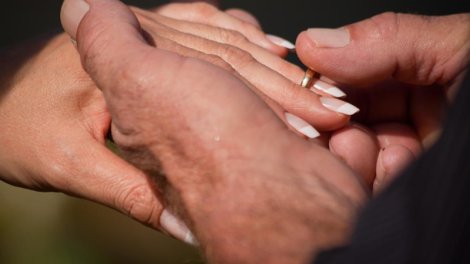 Evliliyi həqiqətən xoşbəxt edən şey - Qlobal araşdırmanın nəticələri