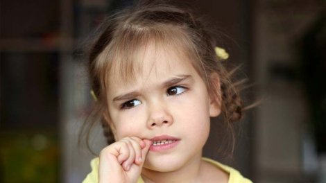 Uşaqların dırnaq yemə vərdişinə səbəb nədir?