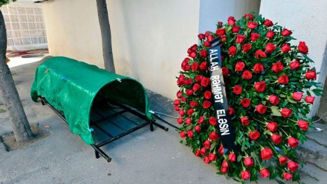 
Tanınmış şair vəfat etdi - FOTO